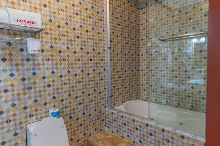 Room 4 of 14