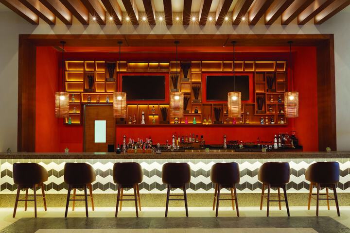 Lounge 240 of 342