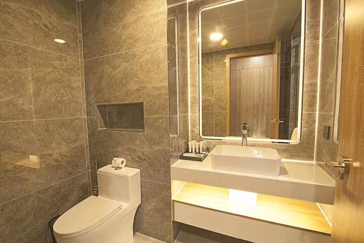 Room 16 of 28