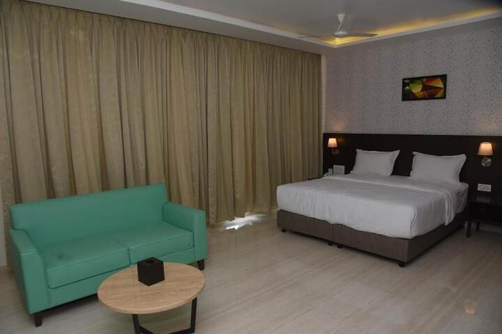 Room 19 of 34
