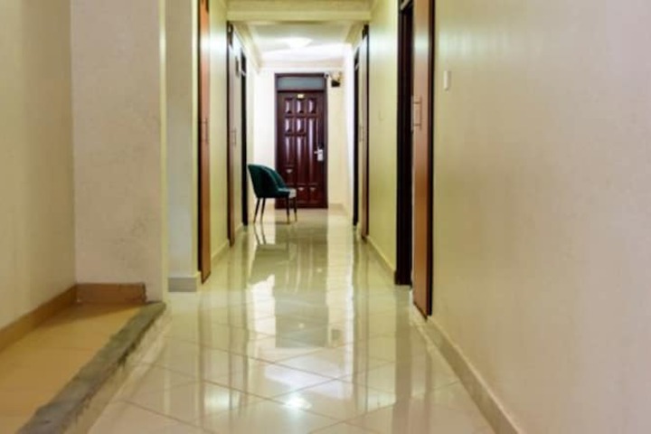 Ballroom/Hall 27 of 36