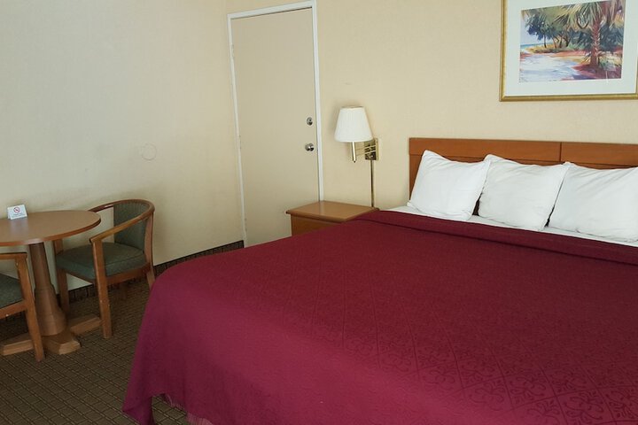 1 King Bed (15 of 29)
