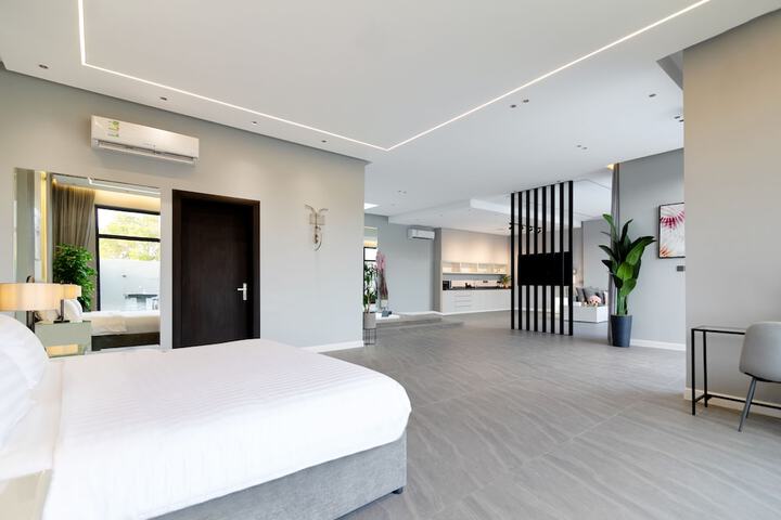 Room 6 of 30