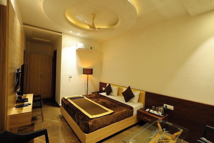 Room 6 of 54