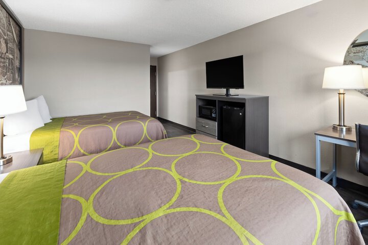 Room 6 of 33