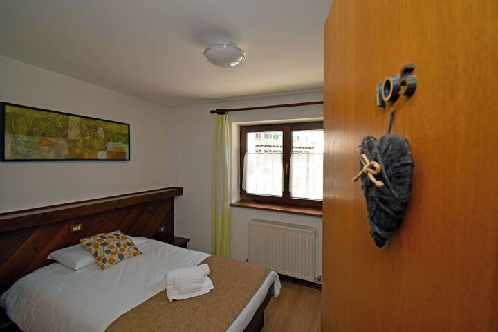 Room 6 of 53