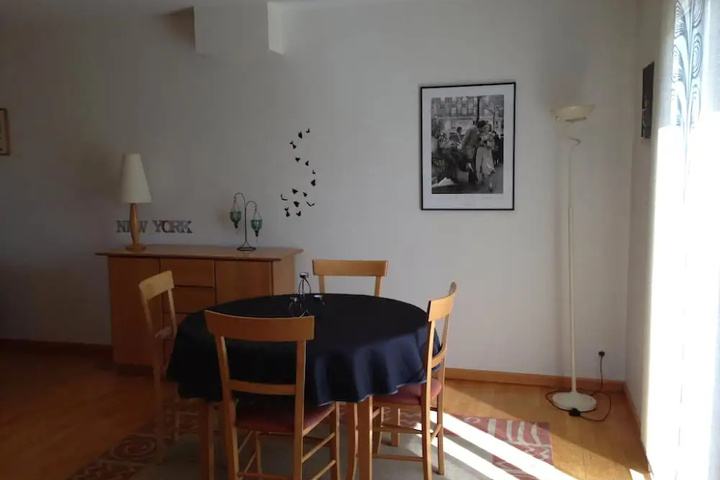 Dining 17 of 19