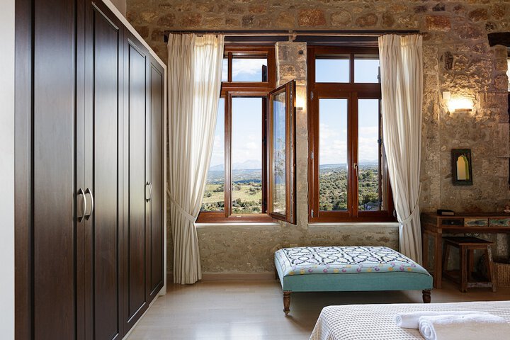 Room 15 of 76