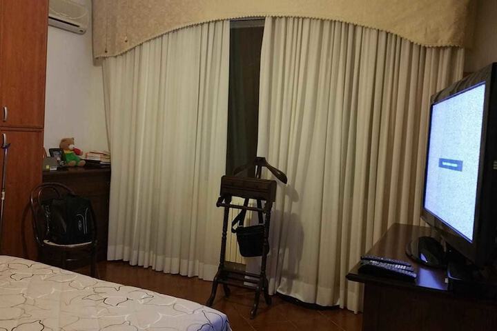 Room 2 of 3