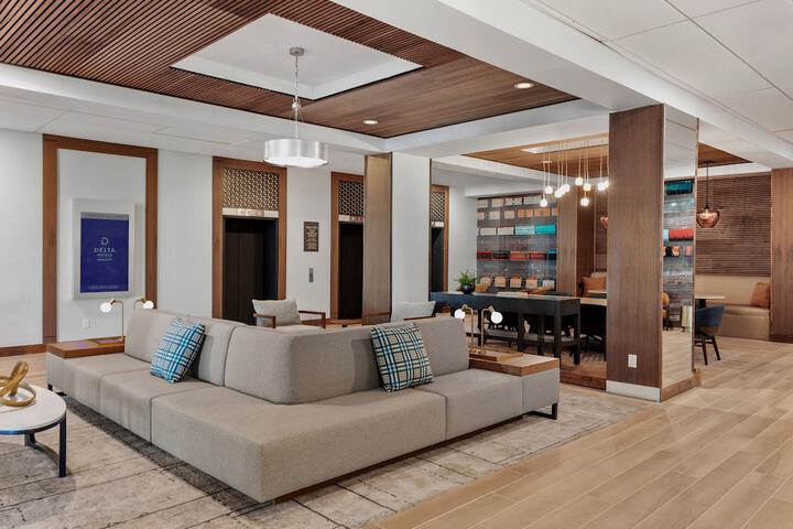 Lobby lounge