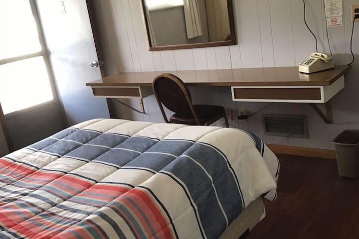 Room 33 of 49
