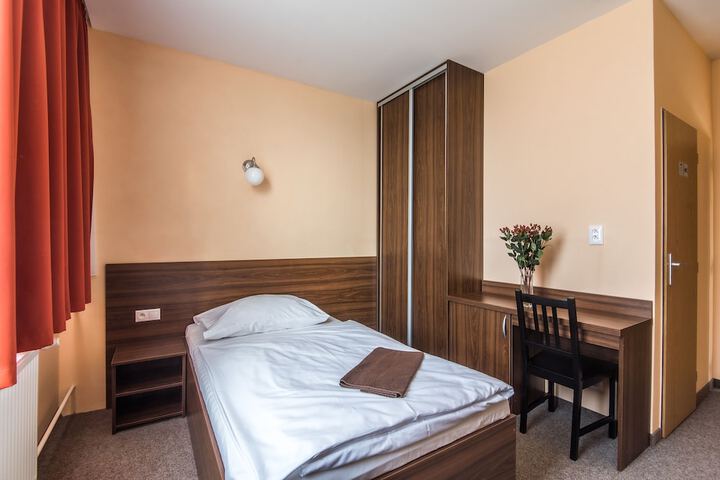 Room 7 of 44