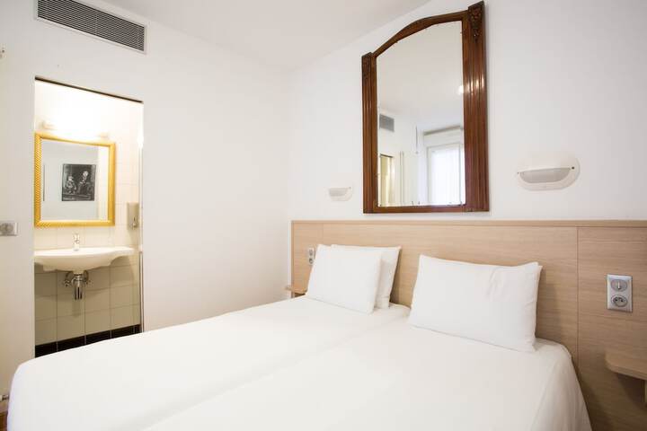 Room 12 of 43