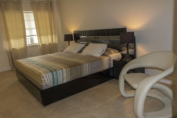 Room 6 of 37