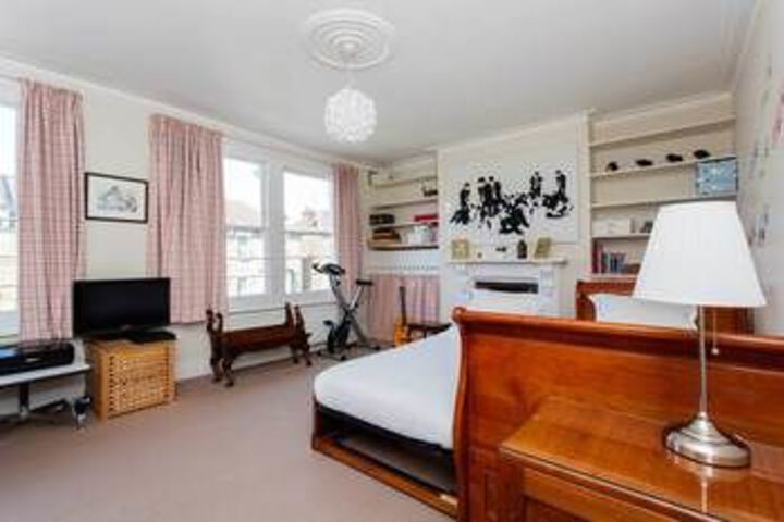 Room 10 of 33