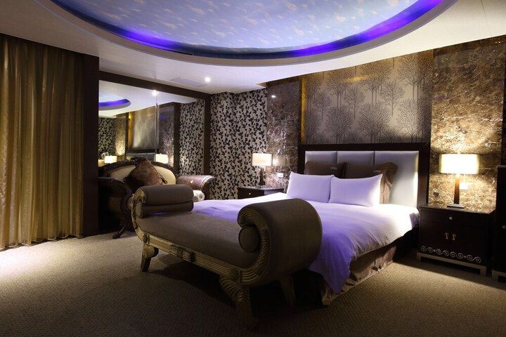 Room 10 of 54