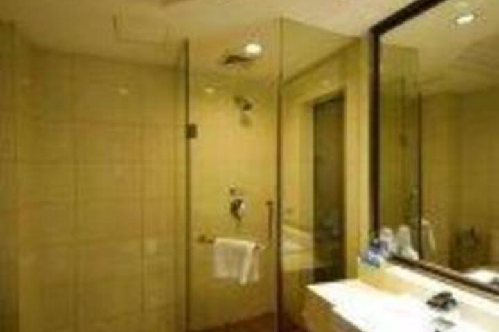 Yannian Business Hotel