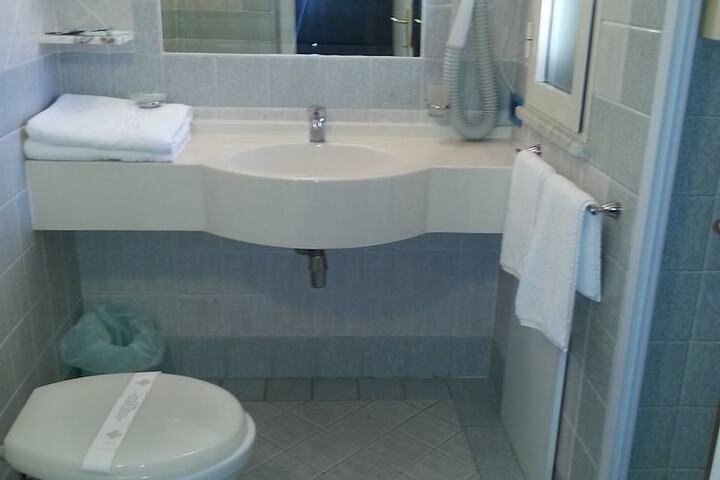 Room 12 of 31