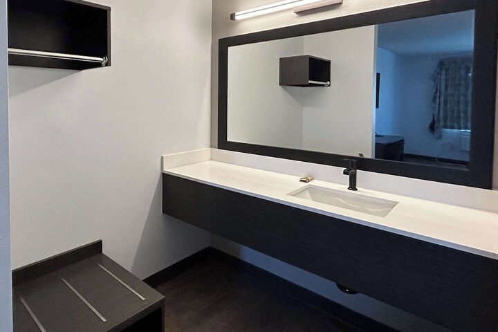Room 12 of 15