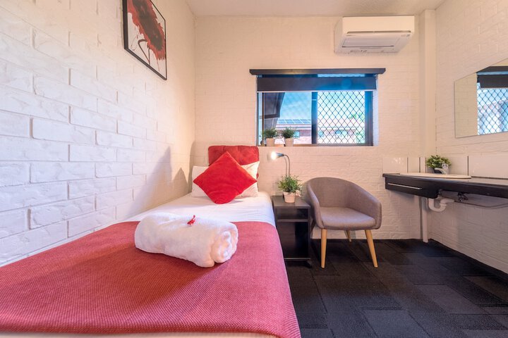 Room 28 of 73