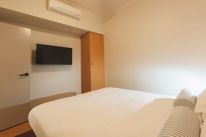 Room 32 of 167
