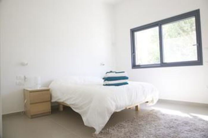 Room 5 of 13