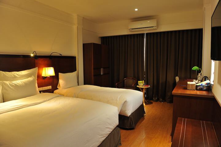 Room 2 of 30
