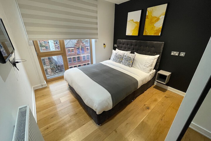 Room 33 of 296