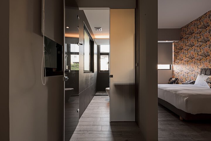 Room 13 of 37