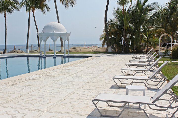 Hotel Pool