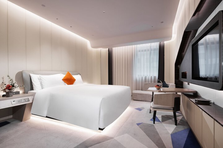 Room 3 of 124