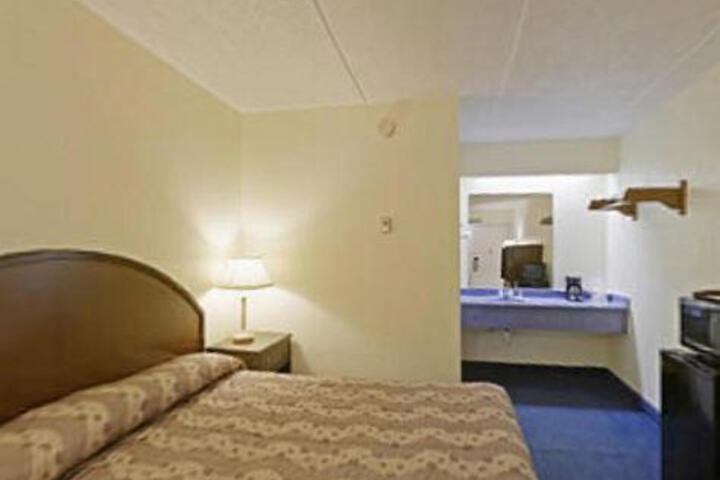 1 King Bed (1 of 4)