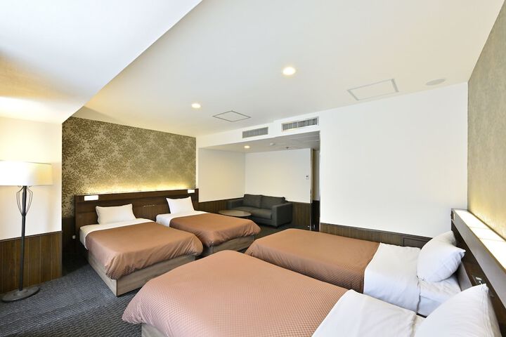 Room 17 of 49