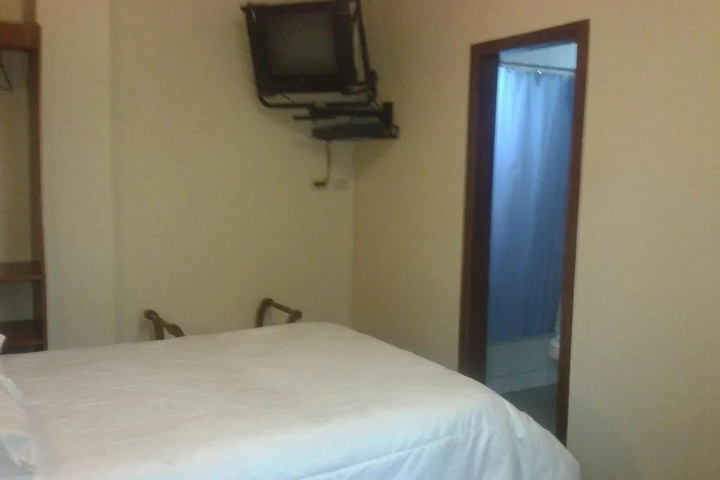 Room 5 of 18