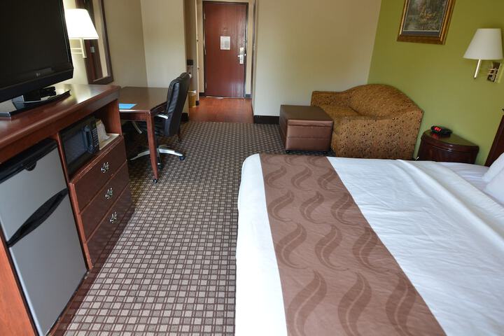 1 King Bed (7 of 10)