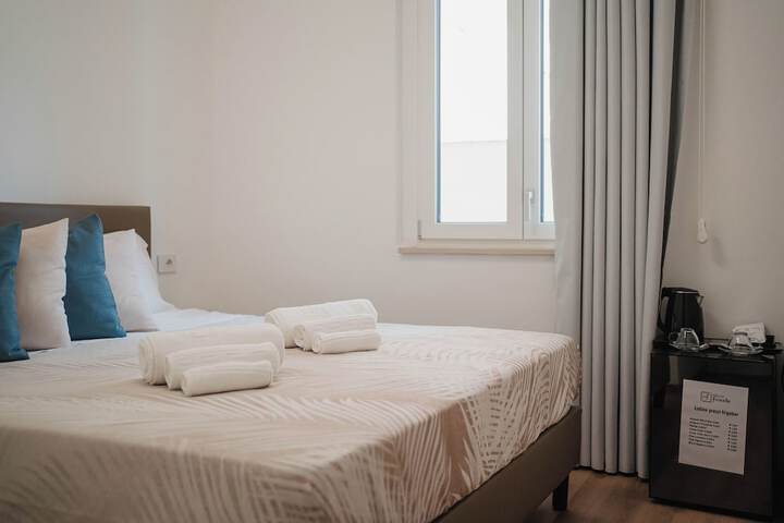 Room 44 of 122