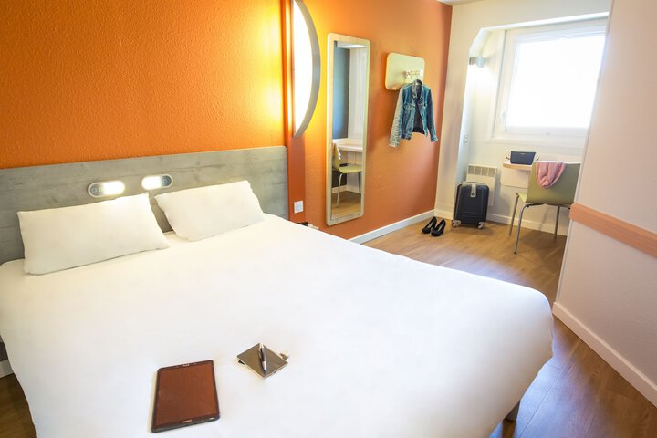 Room 5 of 41