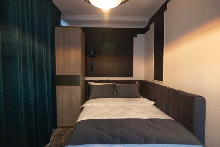 Room 5 of 42