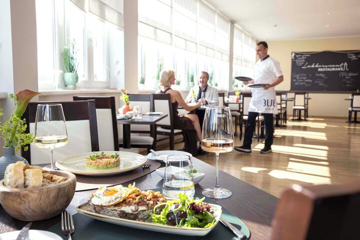 Dining 68 of 106