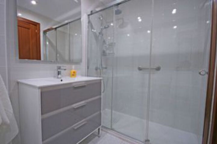 Room 3 of 27