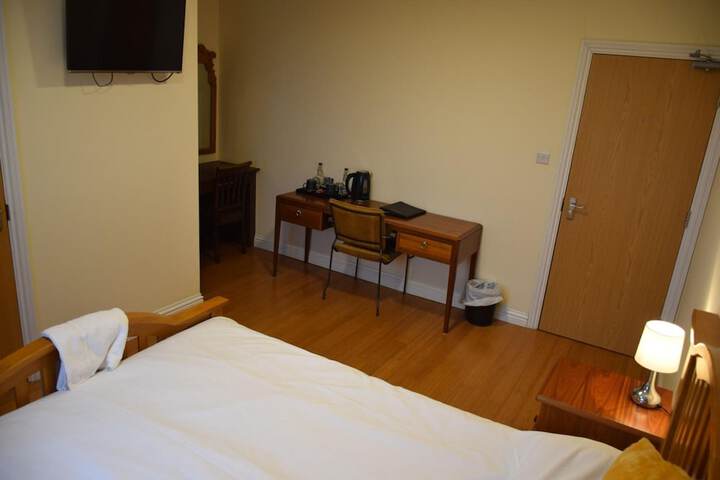 Room 21 of 34
