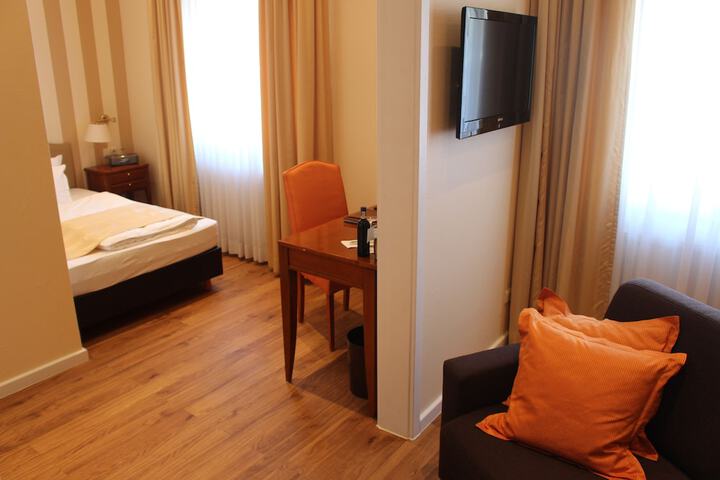Room 13 of 87