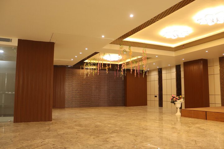 Ballroom/Hall 18 of 22