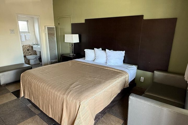 Room 13 of 23