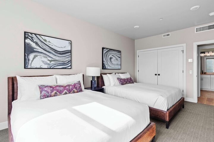 Room 60 of 215