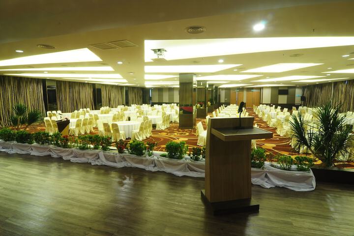 Wedding/Banquet 7 of 10