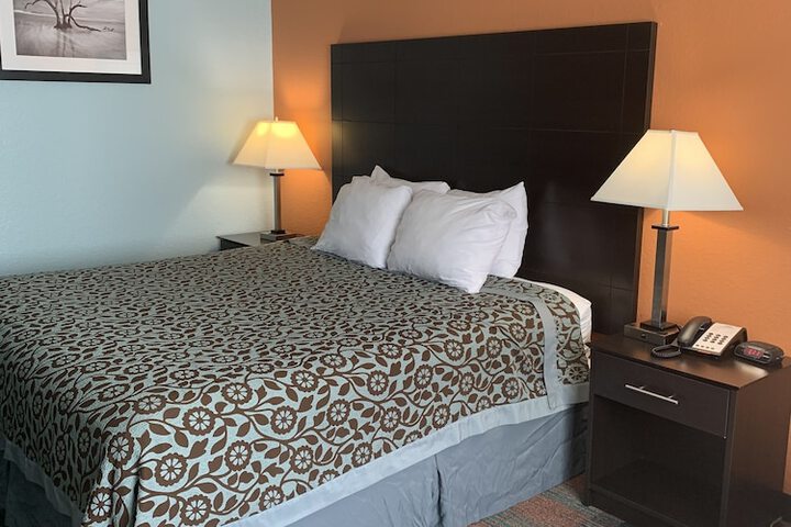 Room 9 of 17