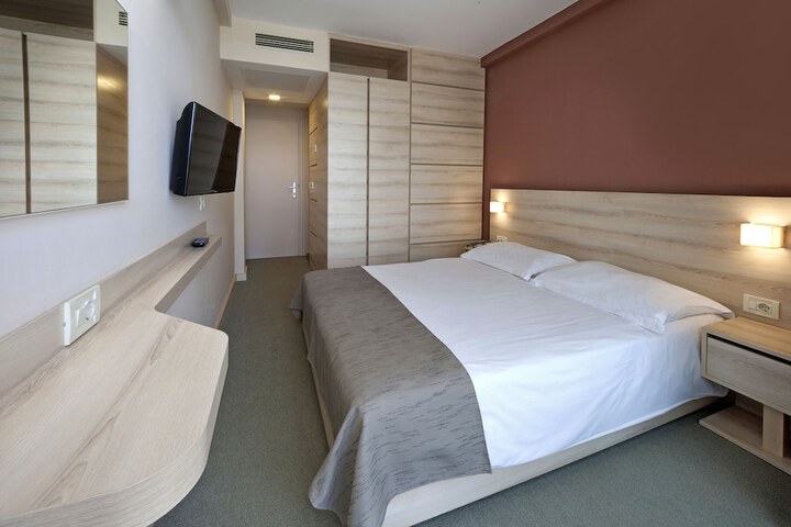 Room 11 of 72