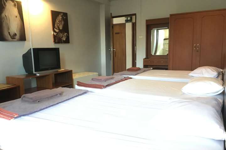 Room 13 of 34