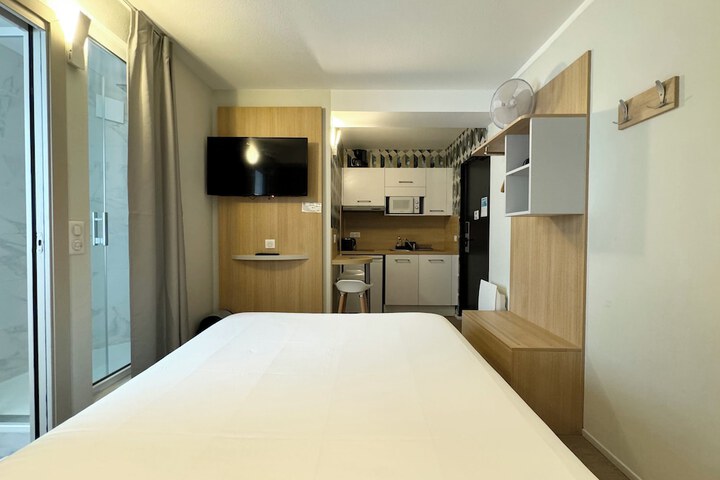 Room 11 of 42